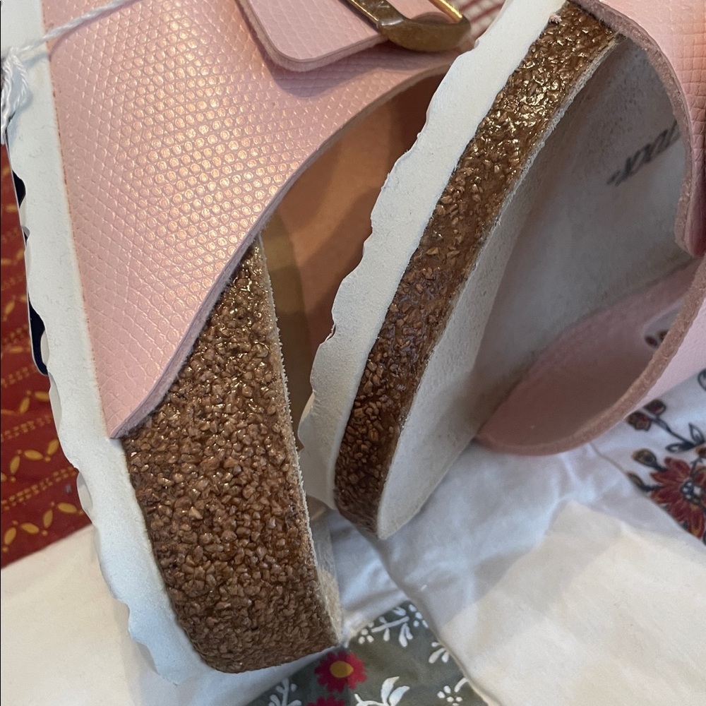 Birkenstock Women’s Light Pearlized Pink Slide Sandals in size 37 (7) - Picture 7 of 8